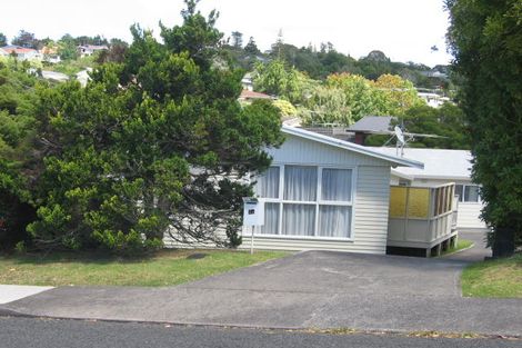 Photo of property in 2/4 Battle Place, Glenfield, Auckland, 0629
