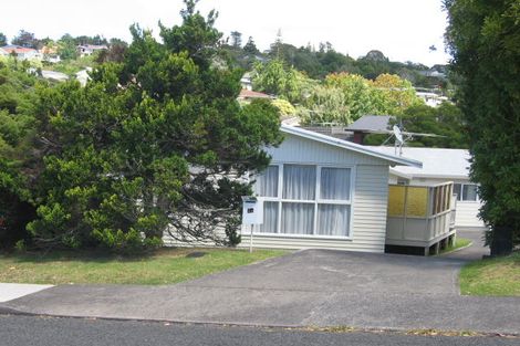 Photo of property in 2/4 Battle Place, Glenfield, Auckland, 0629