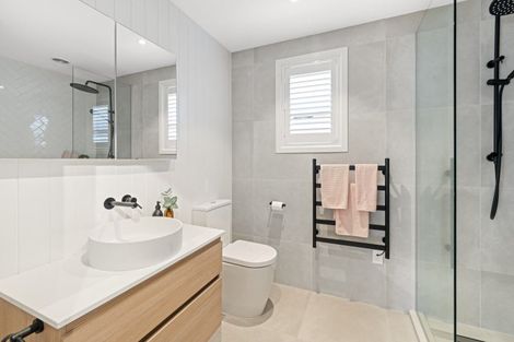 Photo of property in 99 Wallace Road, Mangere Bridge, Auckland, 2022