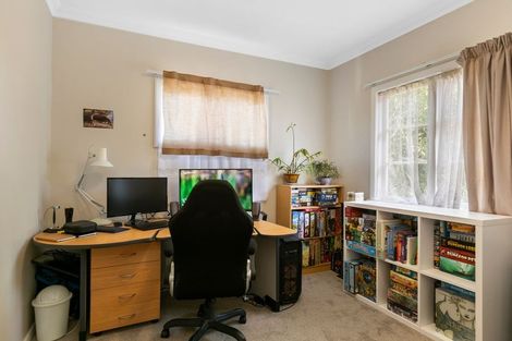 Photo of property in 33 Ranui Terrace, Tawa, Wellington, 5028