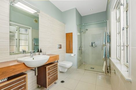 Photo of property in 33 Cheviot Road, Lowry Bay, Lower Hutt, 5013