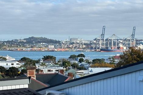 Photo of property in 2/66 Victoria Road, Devonport, Auckland, 0624