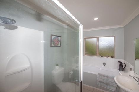 Photo of property in 50 Erlestoke Crescent, Churton Park, Wellington, 6037