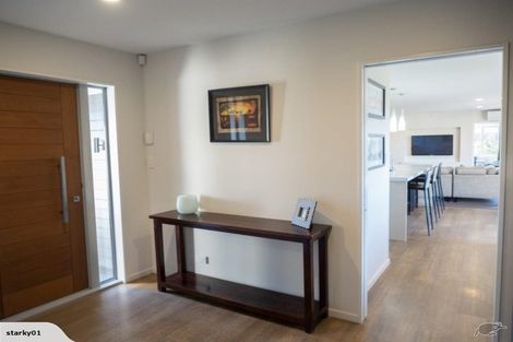 Photo of property in 18 Preston Avenue, Henderson, Auckland, 0610