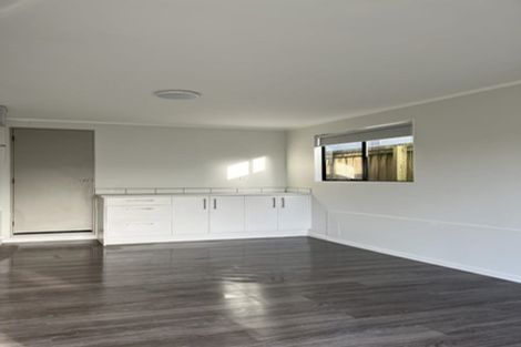 Photo of property in 2/523 Glenfield Road, Glenfield, Auckland, 0629