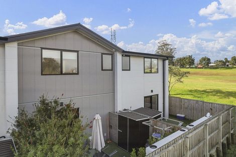 Photo of property in 52e Vodanovich Road, Te Atatu South, Auckland, 0610