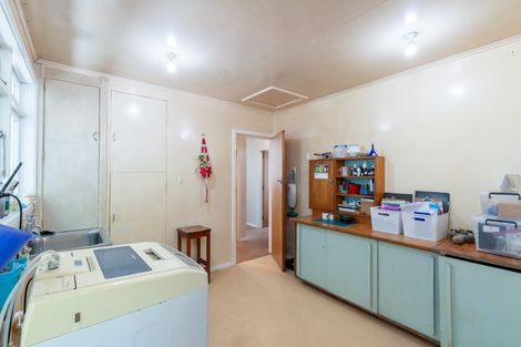 Photo of property in 142 Pinehaven Road, Pinehaven, Upper Hutt, 5019