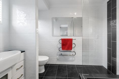 Photo of property in 2/13 Arran Road, Browns Bay, Auckland, 0630