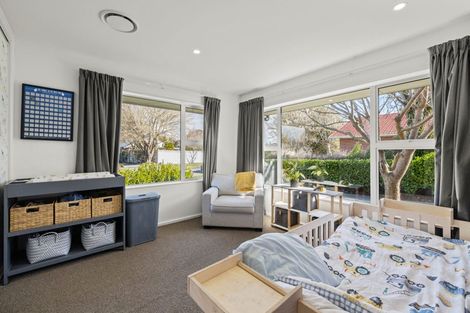 Photo of property in 6 Kingsgate Place, Burnside, Christchurch, 8053