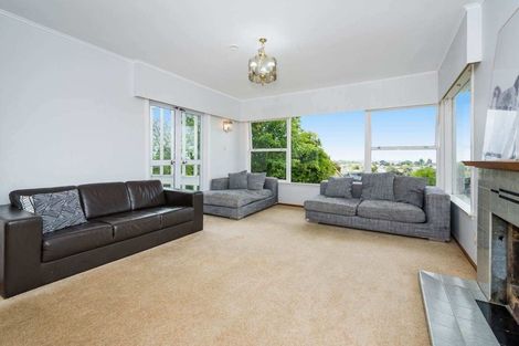 Photo of property in 50 Potter Avenue, Northcote, Auckland, 0627