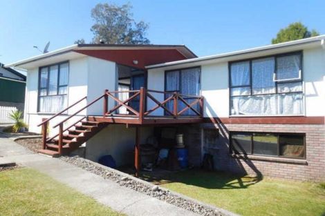 Photo of property in 7 Lindaver Grove, Merrilands, New Plymouth, 4312
