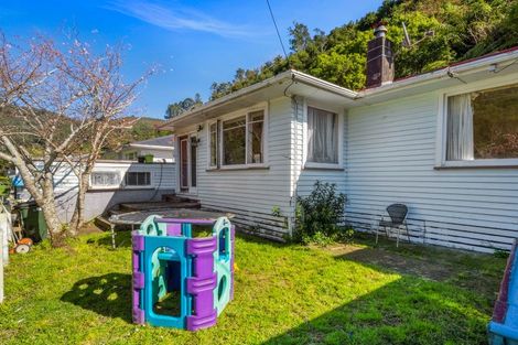 Photo of property in 16 Sunny Grove, Wainuiomata, Lower Hutt, 5014