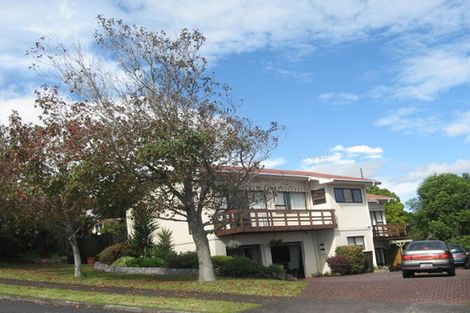 Photo of property in 4 Gwenand Place, Botany Downs, Auckland, 2010
