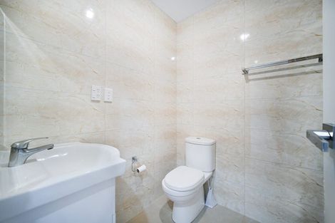 Photo of property in 2/5 Wallson Crescent, Wiri, Auckland, 2104