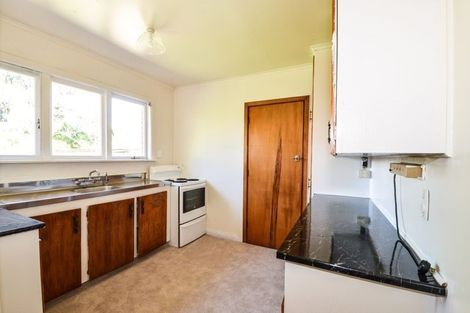Photo of property in 43 Beaubank Road, Kelston, Auckland, 0602