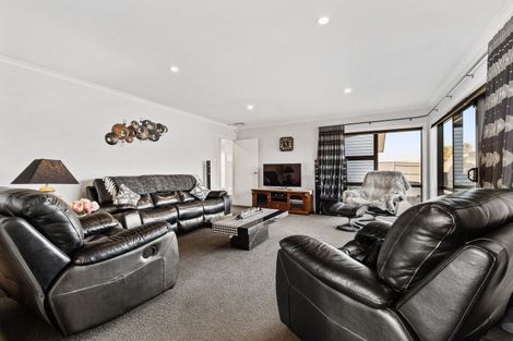 Photo of property in 25 Chestnut Close, Kelvin Grove, Palmerston North, 4414