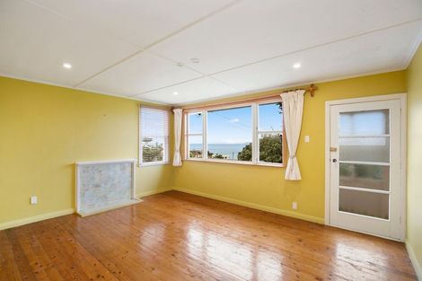 Photo of property in 43 Hiwi Crescent, Titahi Bay, Porirua, 5022