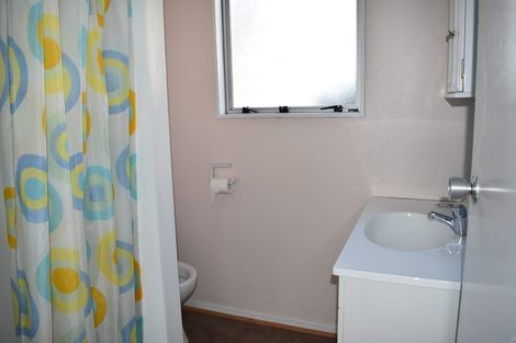 Photo of property in 2/20 Northcote Road, Takapuna, Auckland, 0622