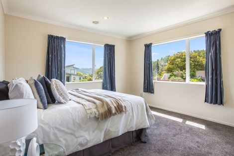Photo of property in 3 Routeburn Avenue, Aotea, Porirua, 5024