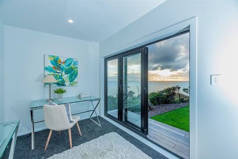 Photo of property in 123 Piha Road, Piha, New Lynn, 0772
