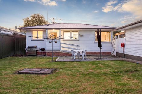 Photo of property in 84 Matipo Road, Te Atatu Peninsula, Auckland, 0610