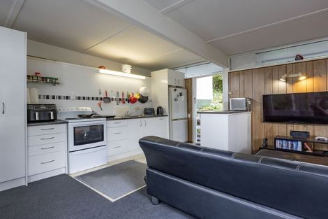 Photo of property in 42 Rangiwai Road, Titirangi, Auckland, 0604