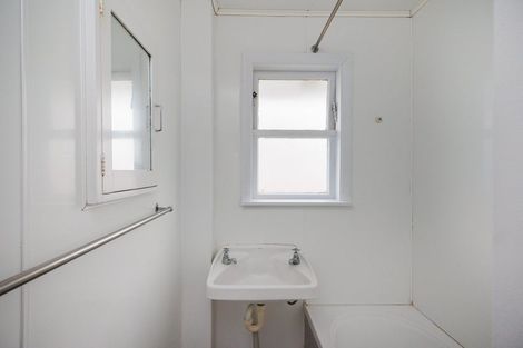 Photo of property in 70 Rangiora Avenue, Roslyn, Palmerston North, 4414