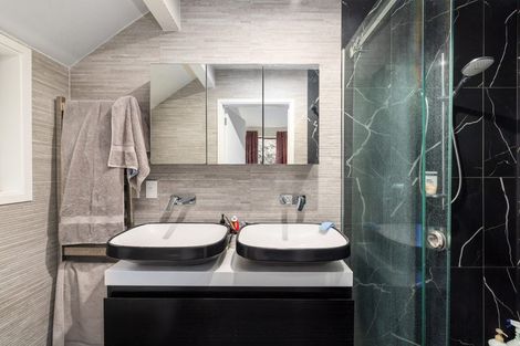 Photo of property in 2 Cannon Hill Crescent, Mount Pleasant, Christchurch, 8081