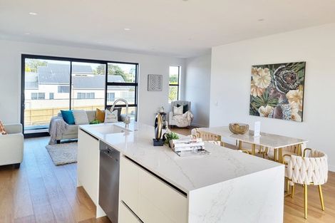 Photo of property in 952f East Coast Road, Northcross, Auckland, 0632