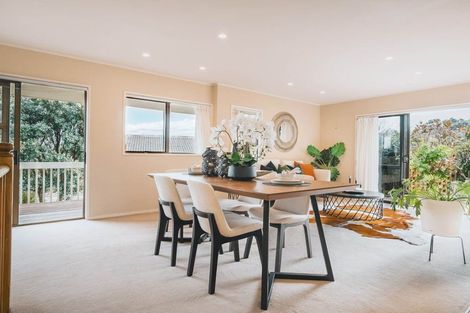 Photo of property in 16 Trevone Place, Forrest Hill, Auckland, 0620