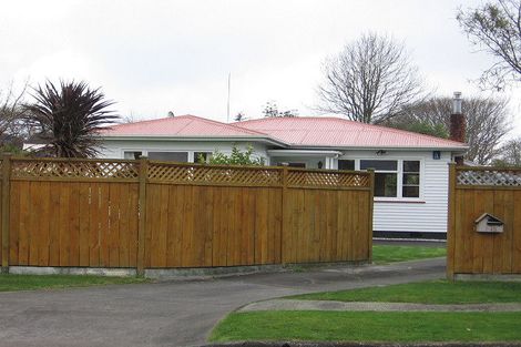 Photo of property in 15 Saint Albans Avenue, Hokowhitu, Palmerston North, 4410