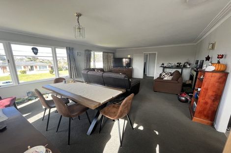 Photo of property in 10 Gills Avenue, Papakura, 2110