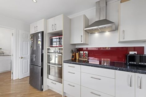 Photo of property in 15 Whirinaki Crescent, Heretaunga, Upper Hutt, 5018