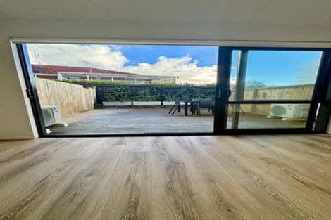 Photo of property in 7/25 Vodanovich Road, Te Atatu South, Auckland, 0610