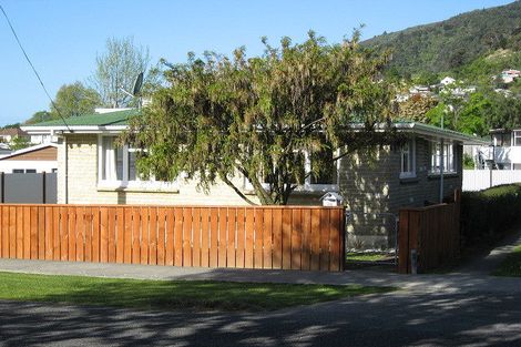 Photo of property in 38 Devon Street, Picton, 7220
