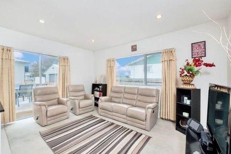 Photo of property in 17 Clendon Place, Manurewa, Auckland, 2102