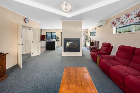 Photo of property in 32 Banks Boulevard, Whitby, Porirua, 5024
