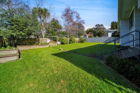 Photo of property in 9 Elgin Grove, Merrilands, New Plymouth, 4312