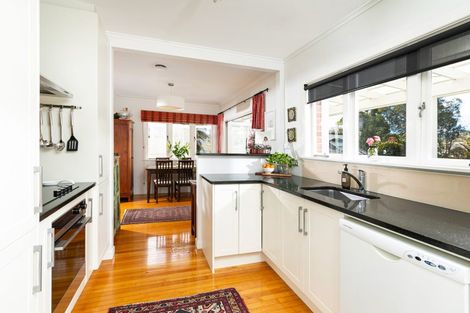 Photo of property in 47 Forrest Hill Road, Milford, Auckland, 0620