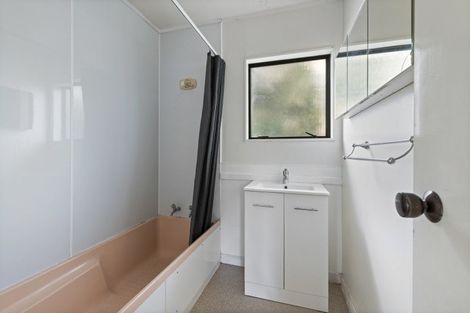 Photo of property in 2/13 Thalia Place, Totara Vale, Auckland, 0629