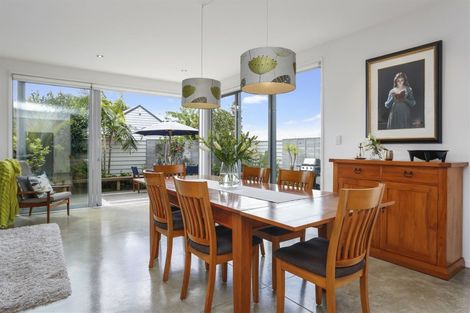 Photo of property in 5 Alberta Street, Point Chevalier, Auckland, 1022