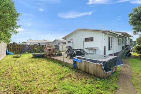 Photo of property in 9 Yates Street, Otaki Beach, Otaki, 5512