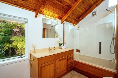 Photo of property in 31 Ocean View Road, Hatfields Beach, Orewa, 0931