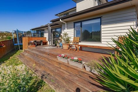 Photo of property in 121 Keri Vista Rise, Papakura, 2110