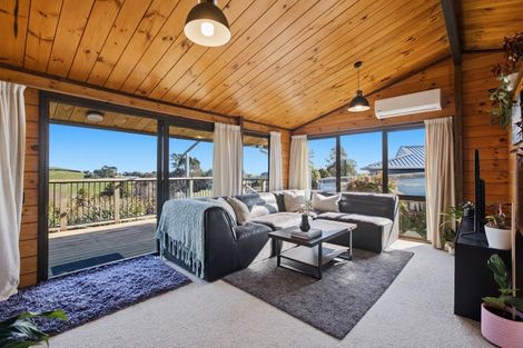 Photo of property in 17a Saint Ives Grove, Whalers Gate, New Plymouth, 4310