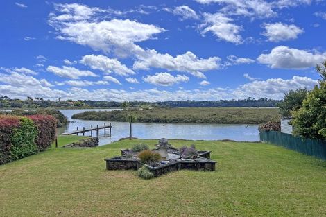 Photo of property in 10 The Terrace, Herald Island, Auckland, 0618