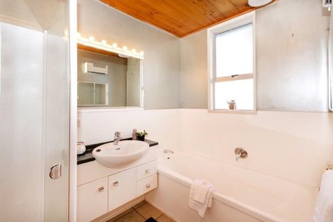 Photo of property in 38 Youngs Road, Papakura, 2110