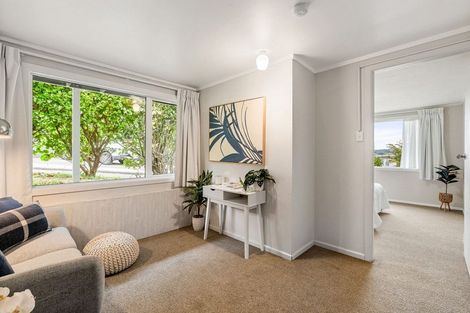 Photo of property in 1/15 Bloomsbury Grove, Newlands, Wellington, 6037