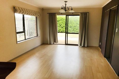 Photo of property in 3 Kadina Place, Botany Downs, Auckland, 2010