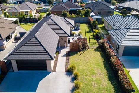 Photo of property in 16 Roto View, One Tree Point, 0118